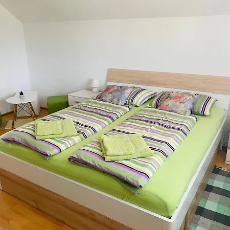 Apartma Pavla *