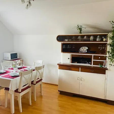 Apartma Pavla דירה *